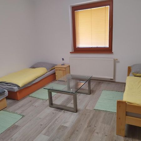 Ubytovanie Vo Dvore Badin Esterno foto